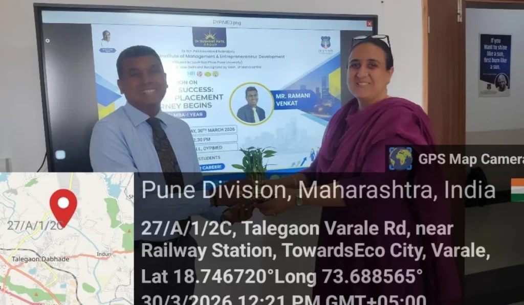 Felicitation of Venkat Ramani by Dr Preeti Sharma at DYPIMED Pune pre placement training session